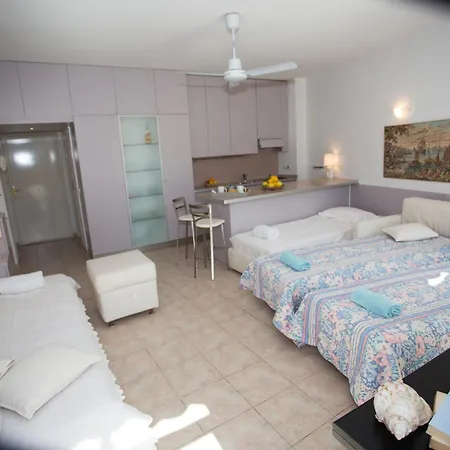 Climatise En Centre-ville, Proche Plages, Avec Grande Terrasse Au Calme - Fr-1-196-362 Apartament