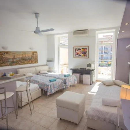 Apartment Climatise En Centre-ville, Proche Plages, Avec Grande Terrasse Au Calme - Fr-1-196-362