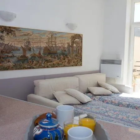 Climatise En Centre-ville, Proche Plages, Avec Grande Terrasse Au Calme - Fr-1-196-362 * Menton