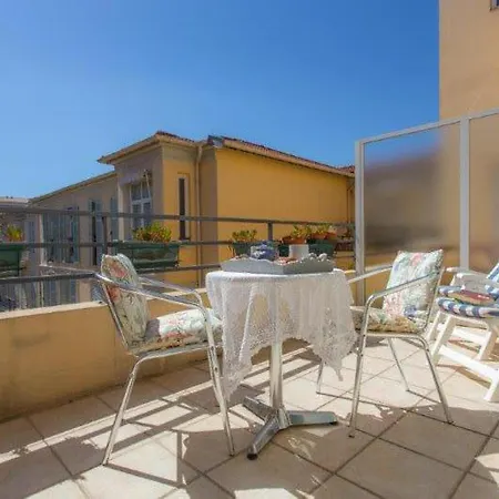 Apartament Climatise En Centre-ville, Proche Plages, Avec Grande Terrasse Au Calme - Fr-1-196-362 *