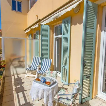 Climatise En Centre-ville, Proche Plages, Avec Grande Terrasse Au Calme - Fr-1-196-362 * Menton