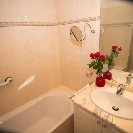 Climatise En Centre-ville, Proche Plages, Avec Grande Terrasse Au Calme - Fr-1-196-362 Appartement Menton